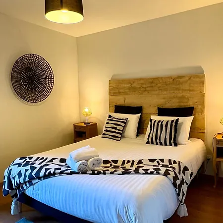 Les Pierres Dorees, Demeure De Caractere