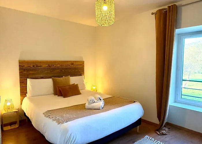 Les Pierres Dorees, Demeure De Caractere Montels (Ariege)